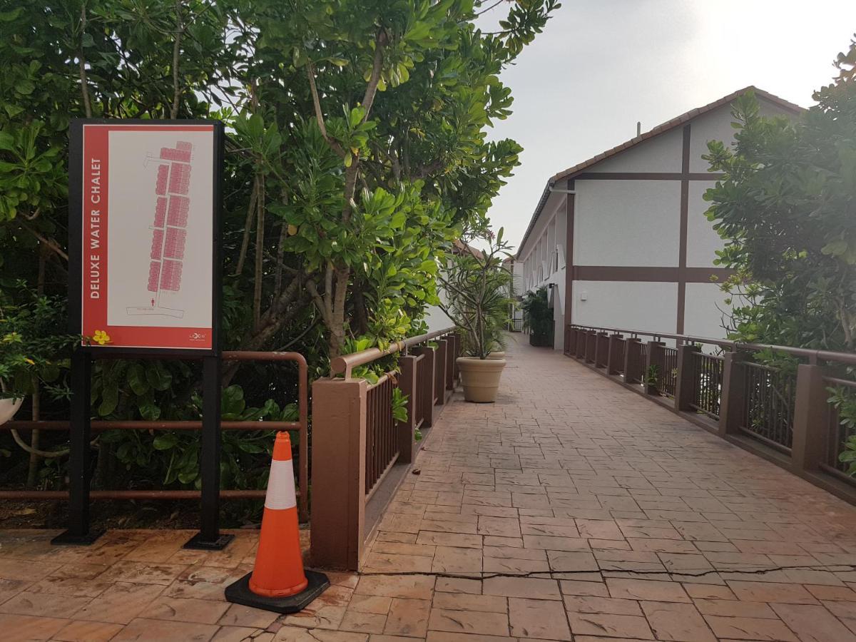 Tokido Private Water Chalet Pd Port Dickson Exteriör bild