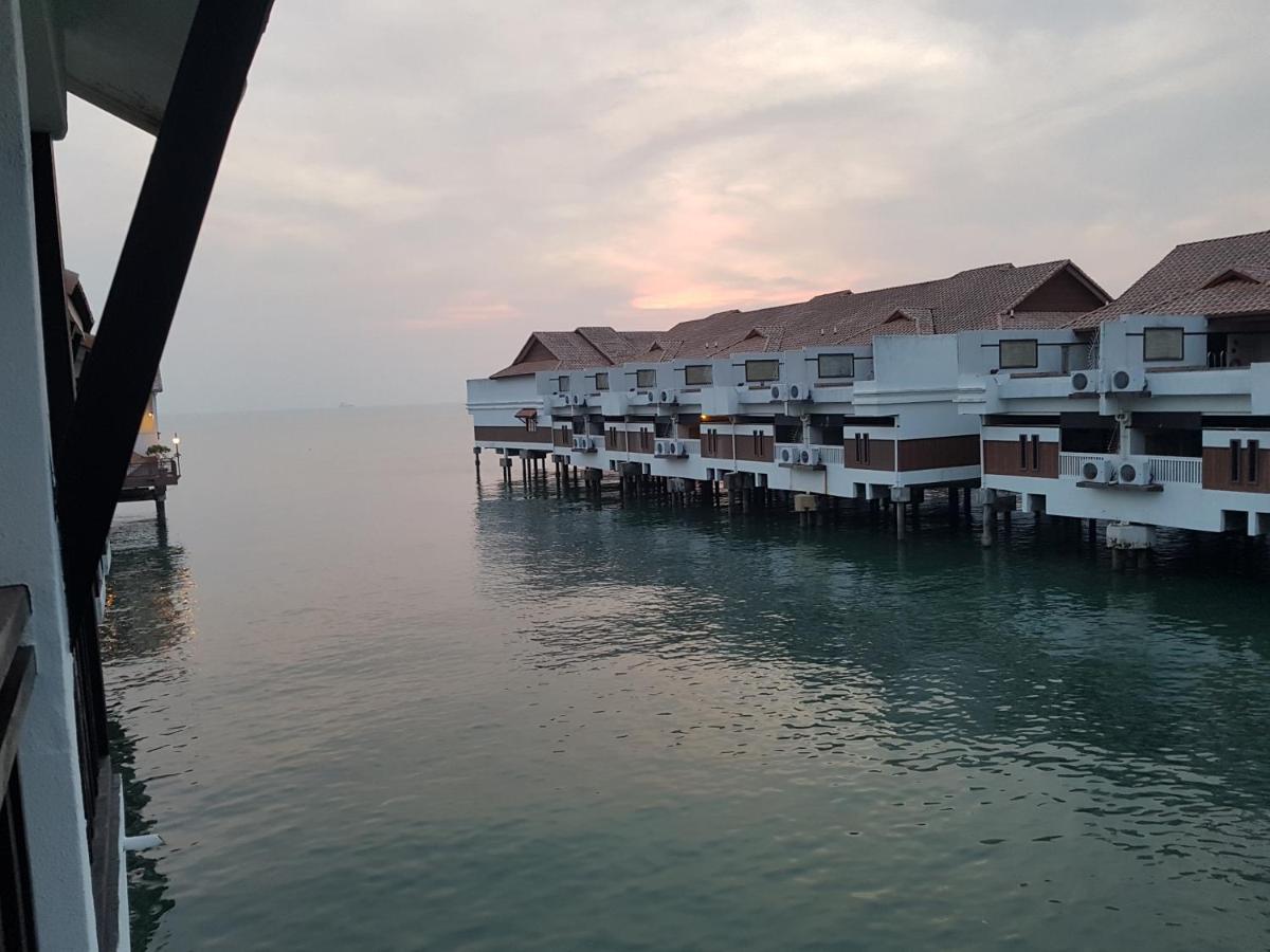 Tokido Private Water Chalet Pd Port Dickson Exteriör bild
